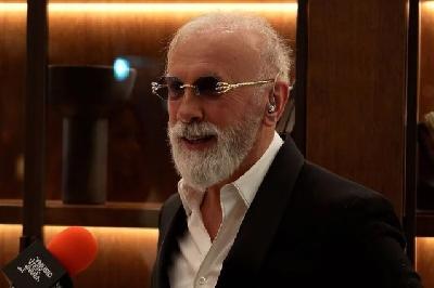 Dino Merlin tokom festivala na Kopaoniku privukao pažnju upečatljivim modnim dodatkom